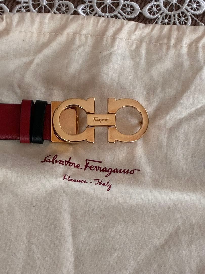 新品美品❗️Salvatore Ferragamo レザー ベルト 赤黒