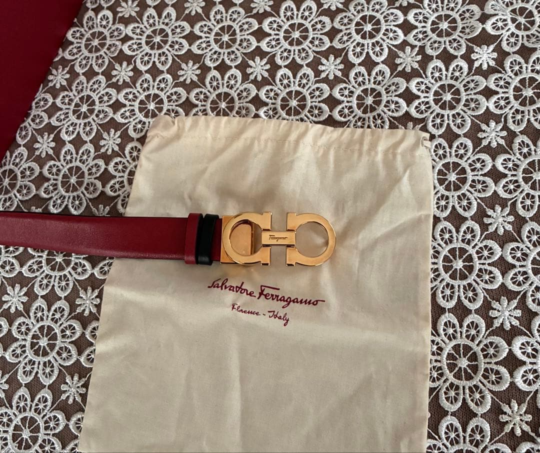 新品美品❗️Salvatore Ferragamo レザー ベルト 赤黒