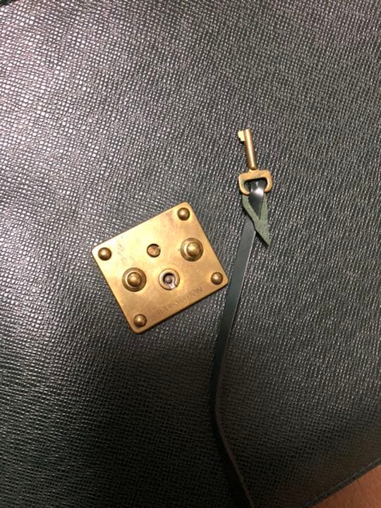 ルイヴィトン・タイガ　ビジネスバック