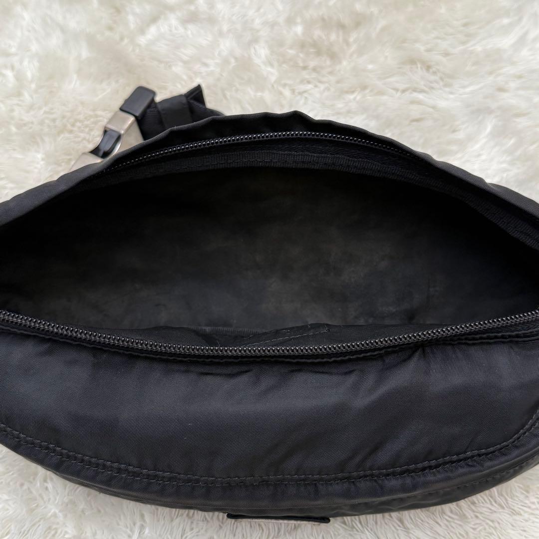 【美品】PRADAプラダ ボディバッグ 黒 白タグ 三角ロゴ ウエストポーチ