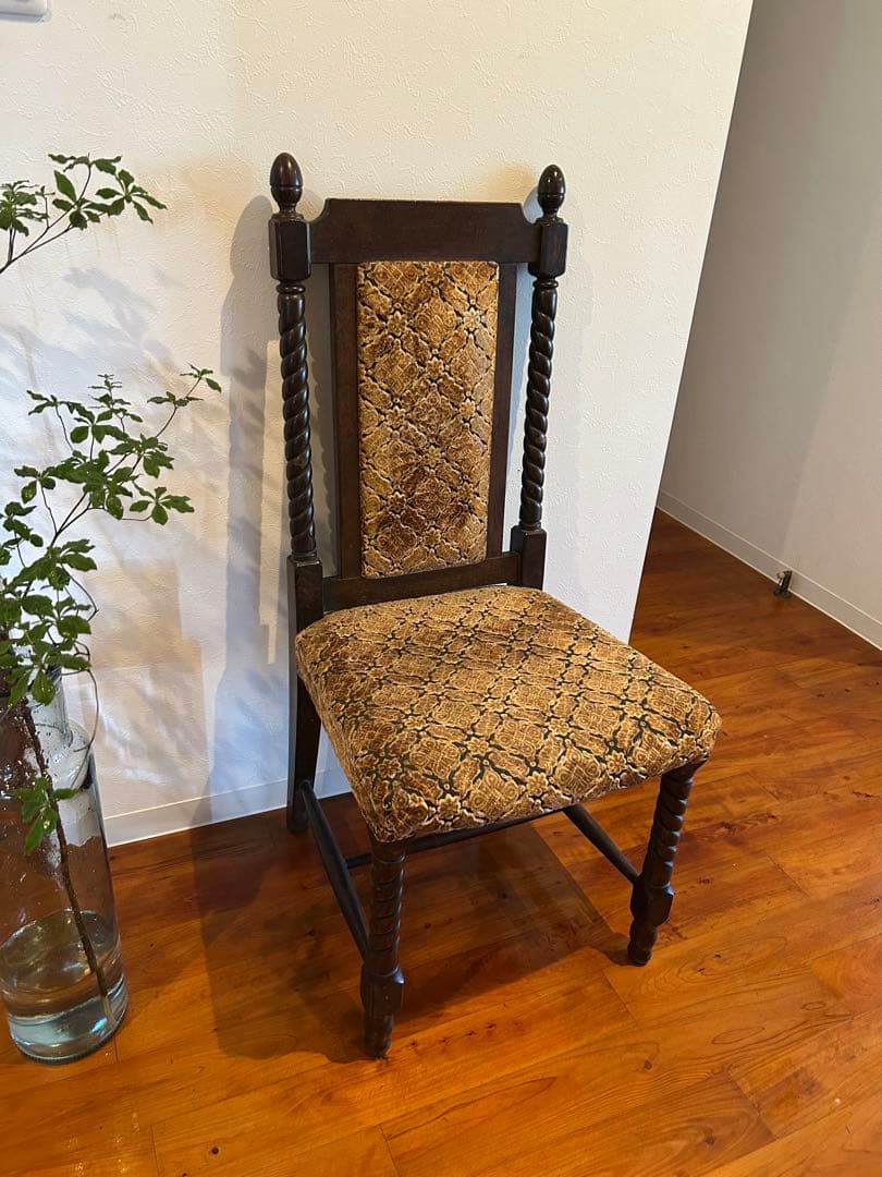 クラシック家具の　英国調ダイニングチェア