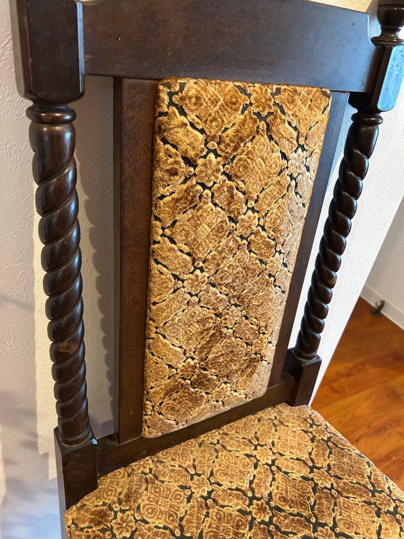 クラシック家具の　英国調ダイニングチェア