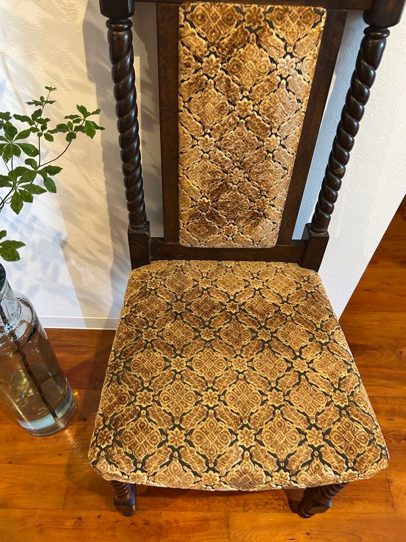 クラシック家具の　英国調ダイニングチェア