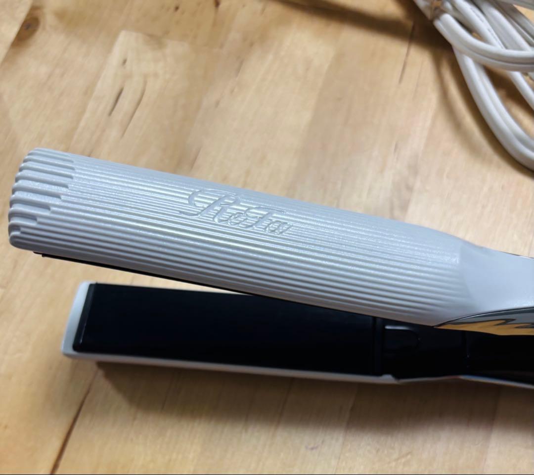 リファ　ビューティック　ストレートアイロン　RE-AC02A