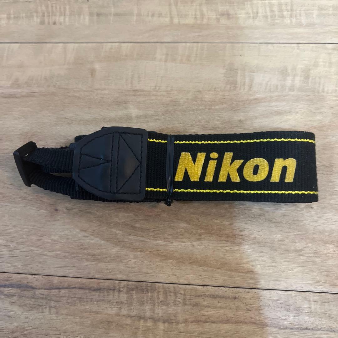 ニコン　D5600 デジタル一眼レフカメラ ダブルズームキットシャッター枚少なめ