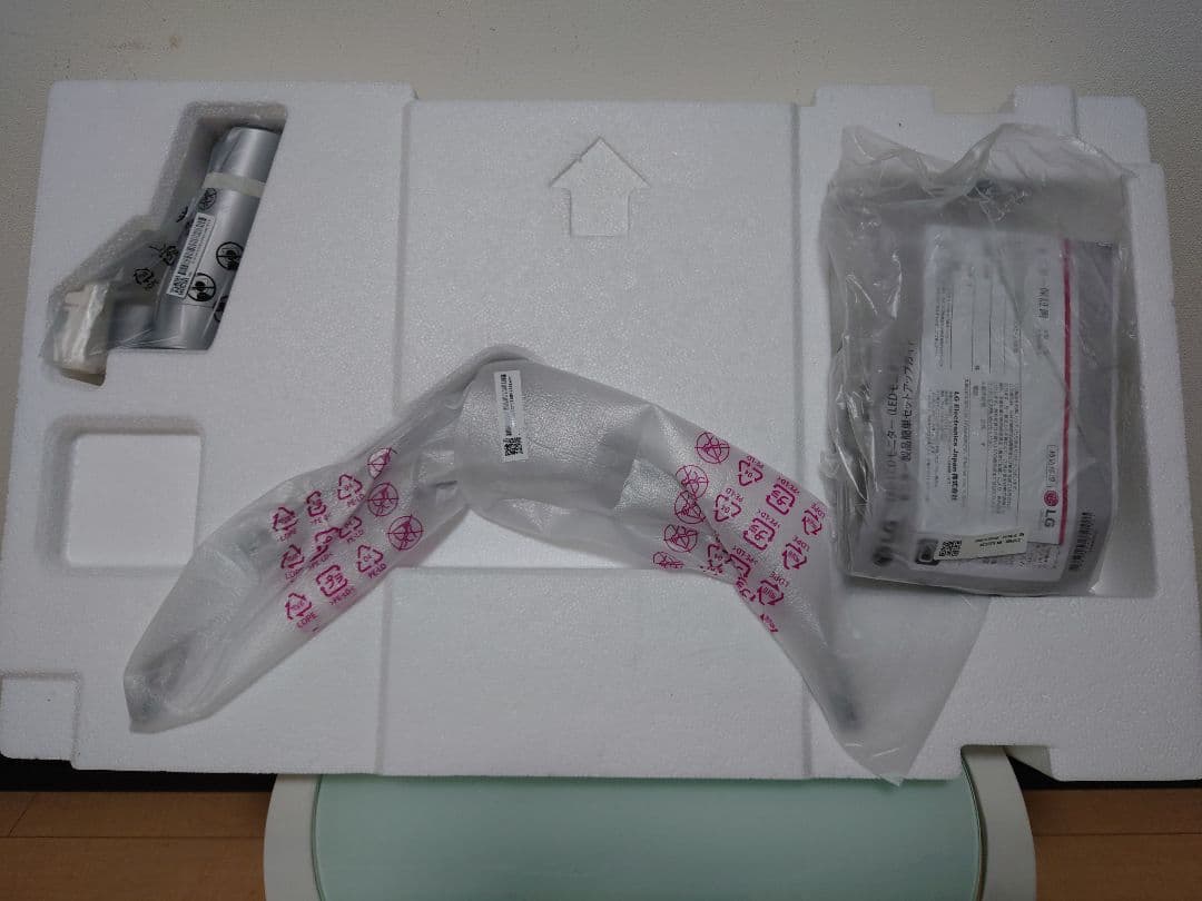 【付属品/箱完備】27インチ4Kモニター　LG 27UP600-W　美品