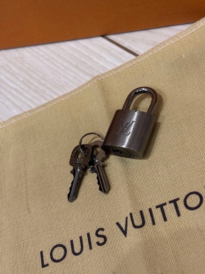 ルイヴィトン 美品 パドロック 南京錠 No.322 ブラックシルバー 鍵X2