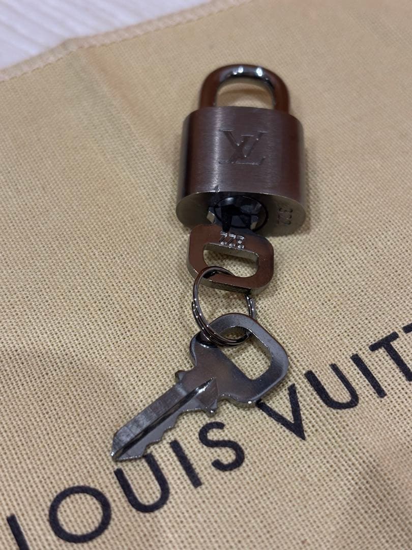 ルイヴィトン 美品 パドロック 南京錠 No.322 ブラックシルバー 鍵X2