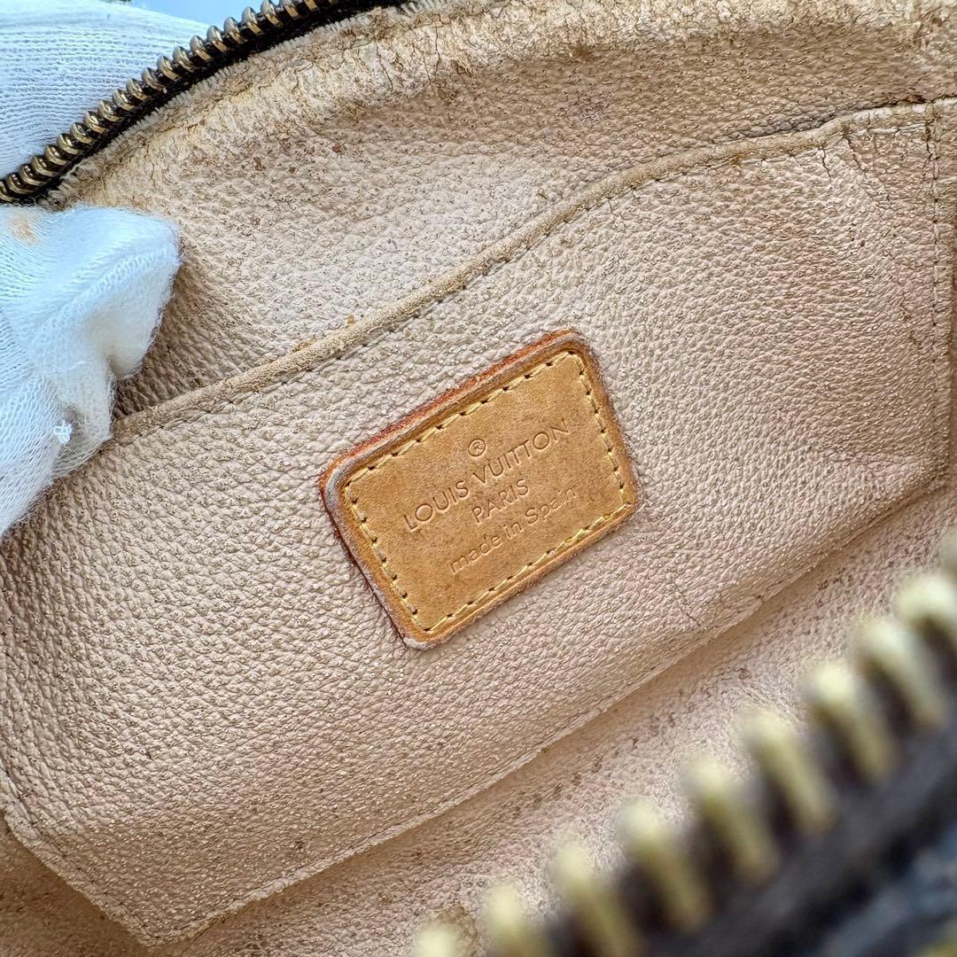 ルイヴィトン ポシェット・コスメティック PM モノグラム　箱　保存袋　紙袋付属