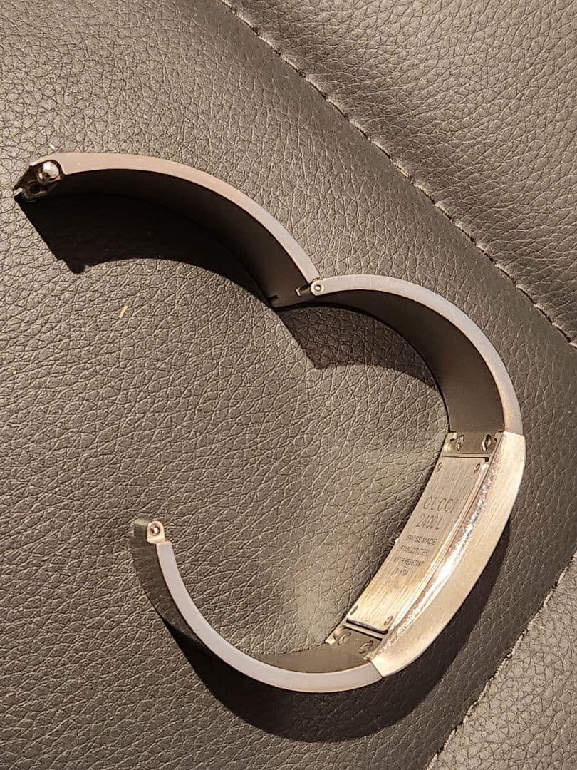 美品 GUCCI 2400L バングル 時計 ブレスレット レディース メンズ