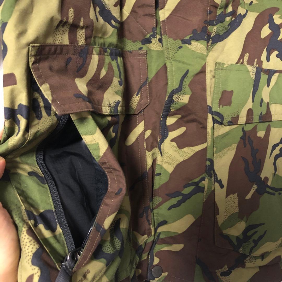 ノースフェイス迷彩カモ柄 L中綿スノーボードウェアマウンテンジャケットダウン