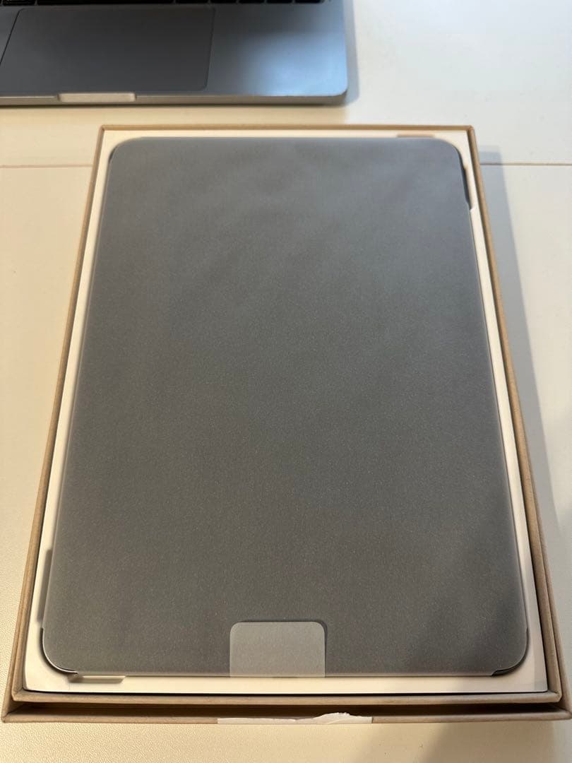 iPad Air (第5世代) グレー 本体　 整備済み品 未使用