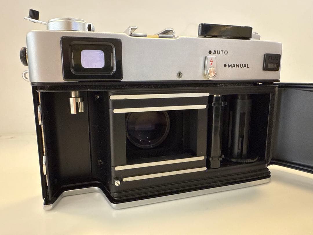 【美品・完動品】MINOLTA HI-MATIC E￼