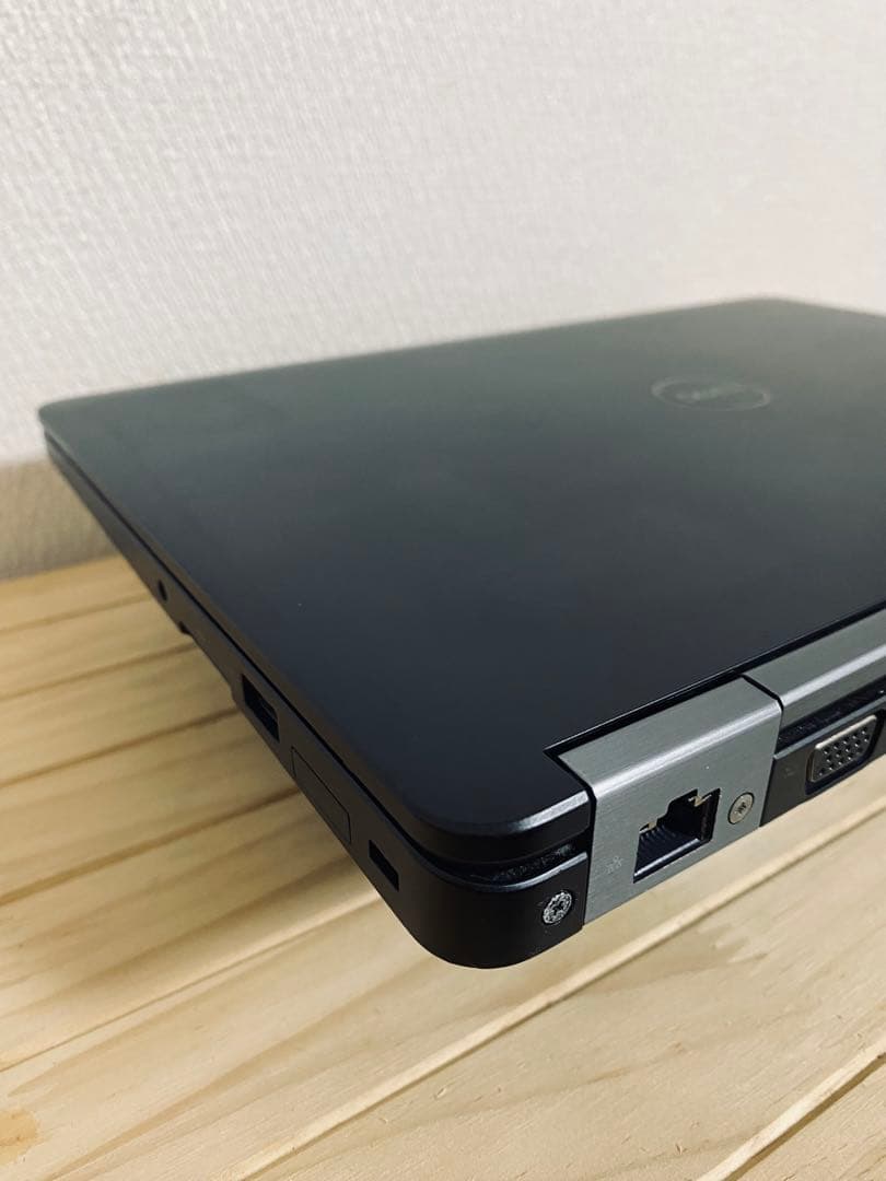 Dell Latitude E5270 i3/8GB/SSD/Office付✨
