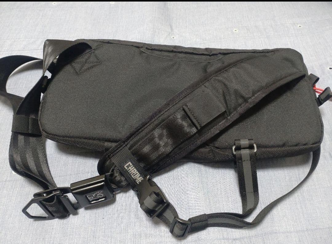 クローム　ブラック ボディバッグ