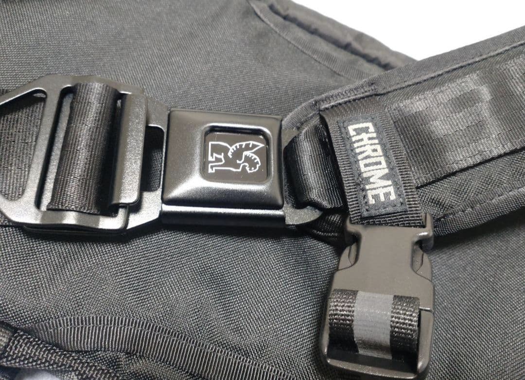 クローム　ブラック ボディバッグ