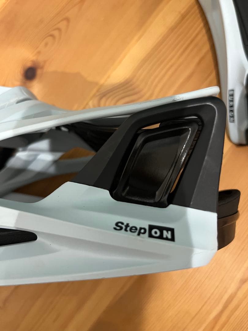 J*n様 美品　BURTON STEP ON GENESIS Mサイズ ステップ