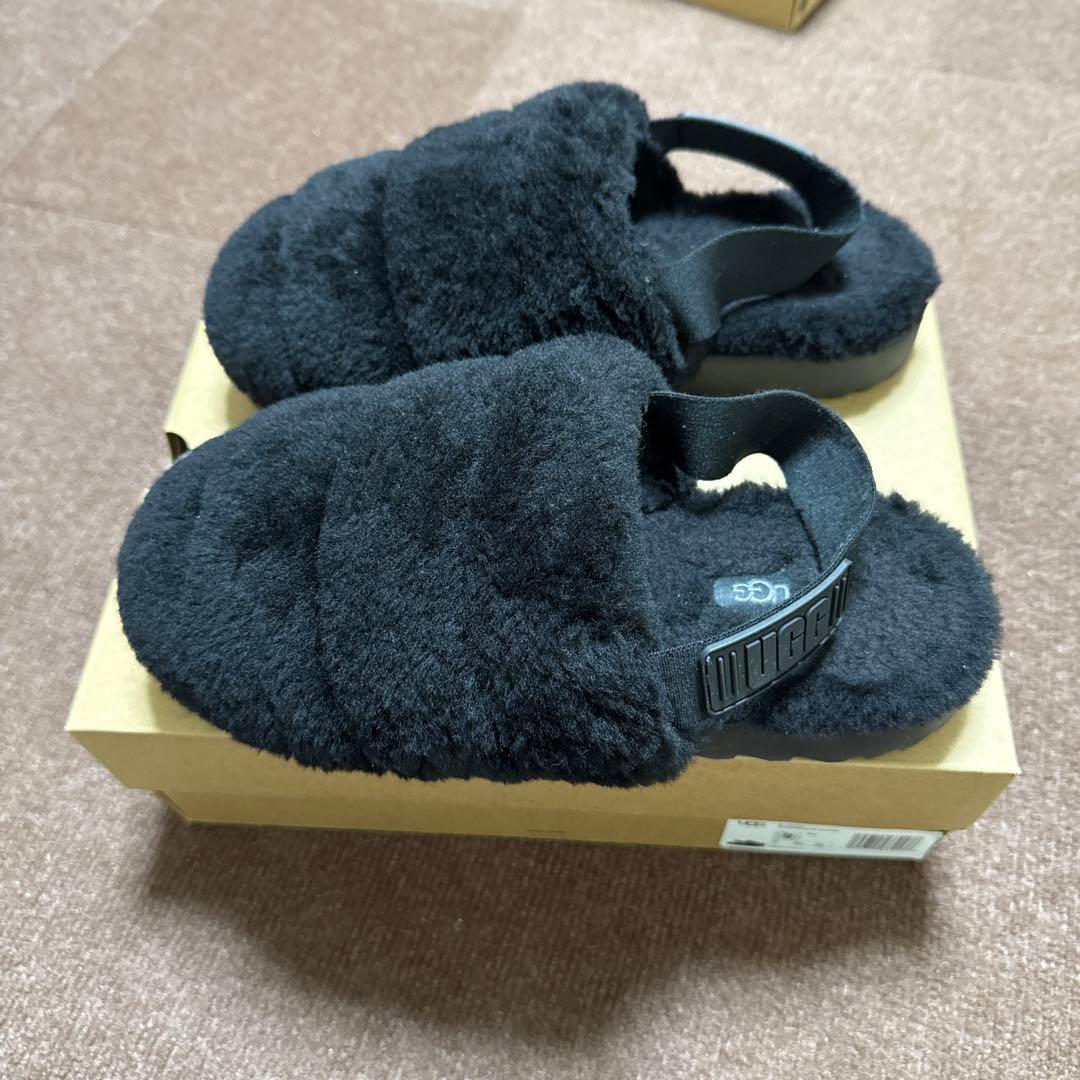 靴 UGG SUPER FLUFF SLIPPER