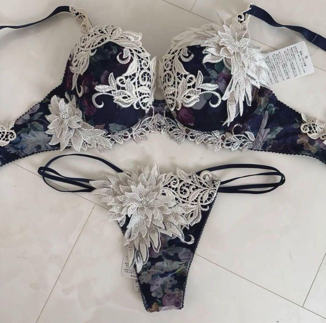 希少✨☆ワコール サルート F65・M☆62G