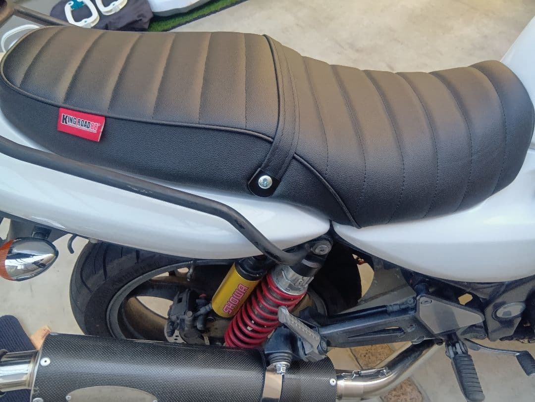 バリオス2 ZR250B-002〜外し　KING ROAD88 シート