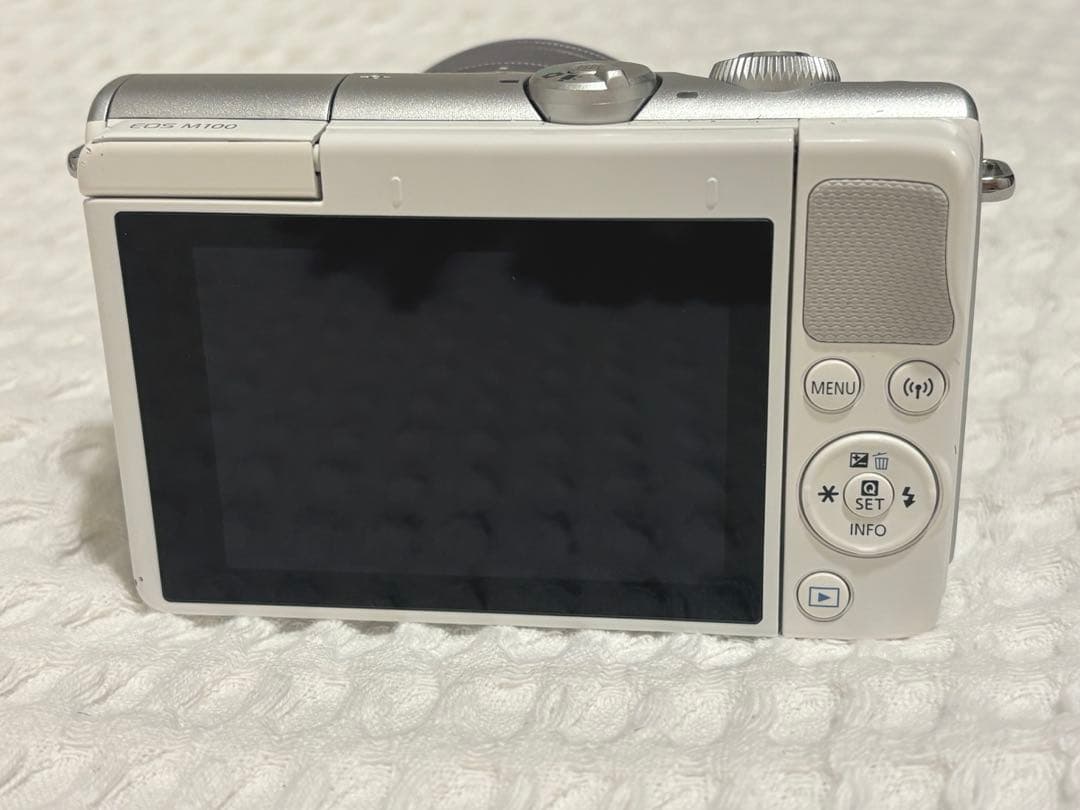 Canon　EOS　M100