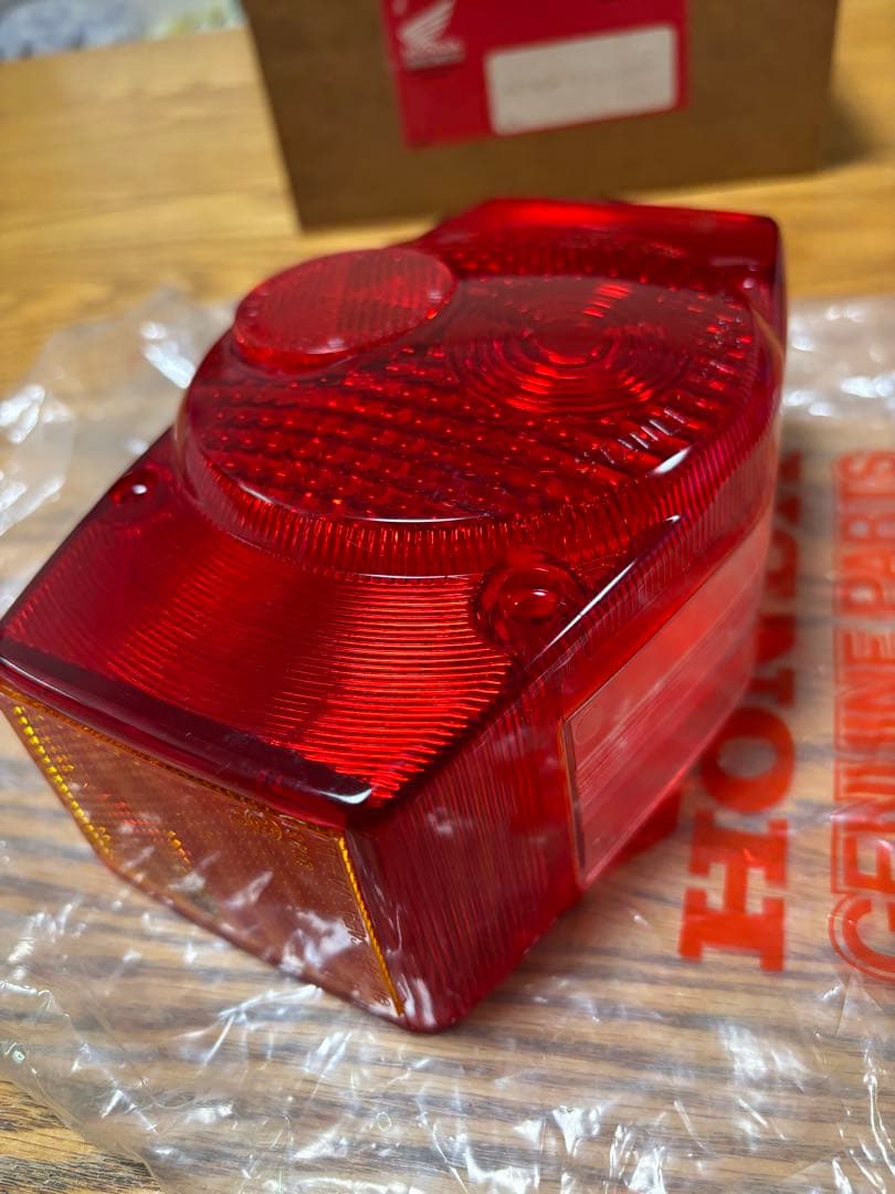 HONDA CB400F 純正テールランプ　未使用品割れカケ無し