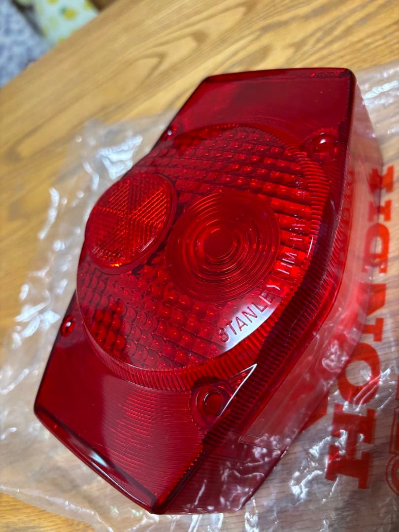 HONDA CB400F 純正テールランプ　未使用品割れカケ無し