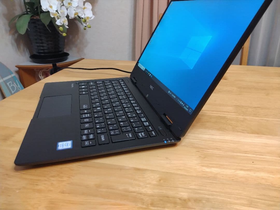 軽量薄型☆NEC VKT12H-3 i5-7Y54 メモリ8GB SSD128