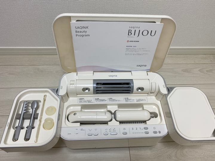 美品　2019年購入　サキナ　　ビジュー