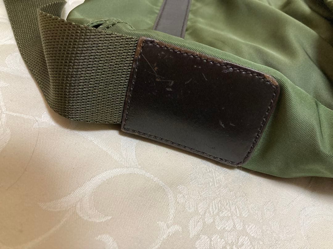 PRADA ショルダーバッグ　カーキ　メッセンジャーバッグ