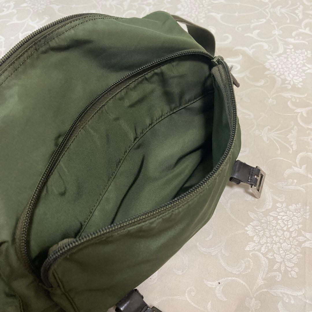 PRADA ショルダーバッグ　カーキ　メッセンジャーバッグ