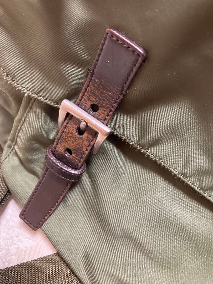 PRADA ショルダーバッグ　カーキ　メッセンジャーバッグ
