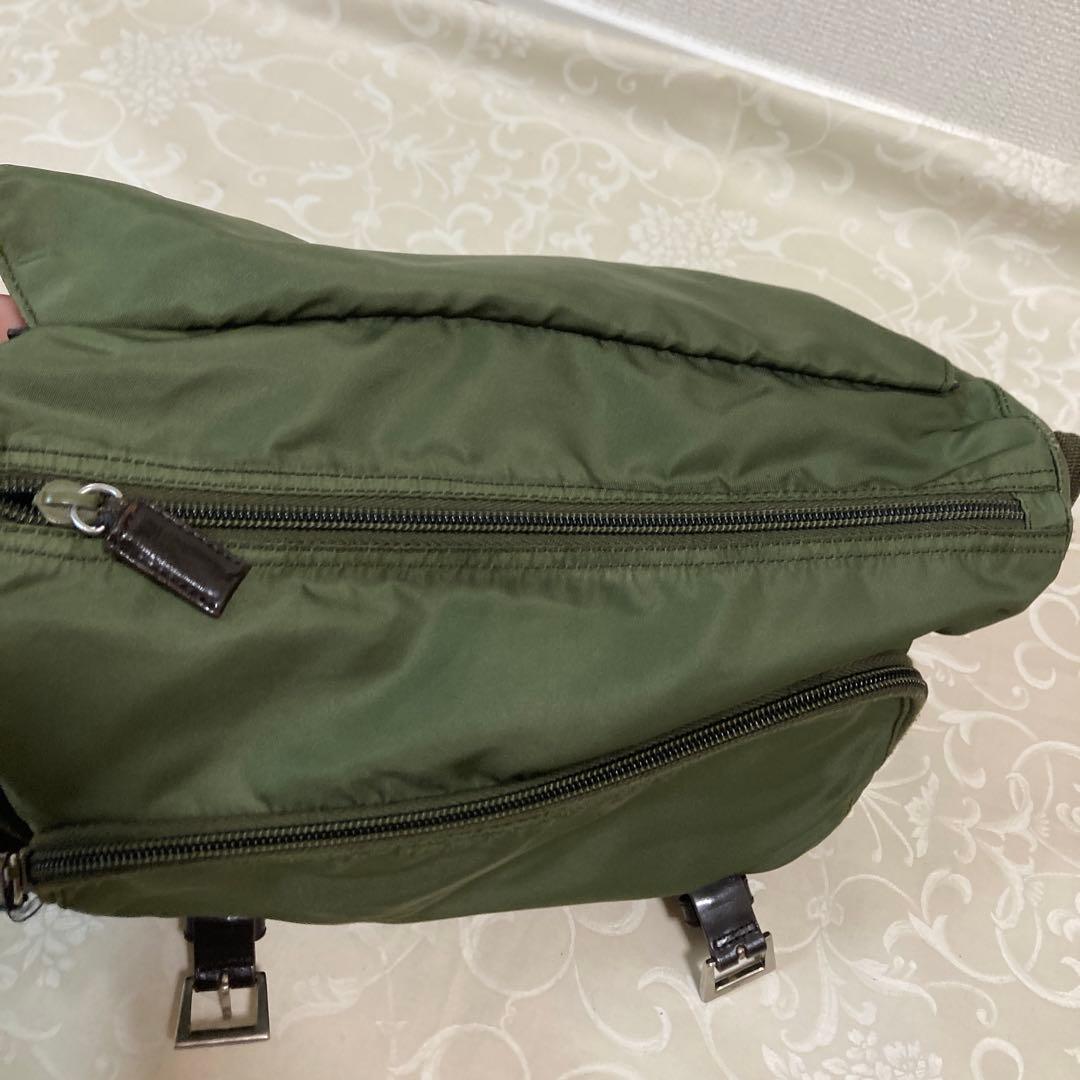 PRADA ショルダーバッグ　カーキ　メッセンジャーバッグ