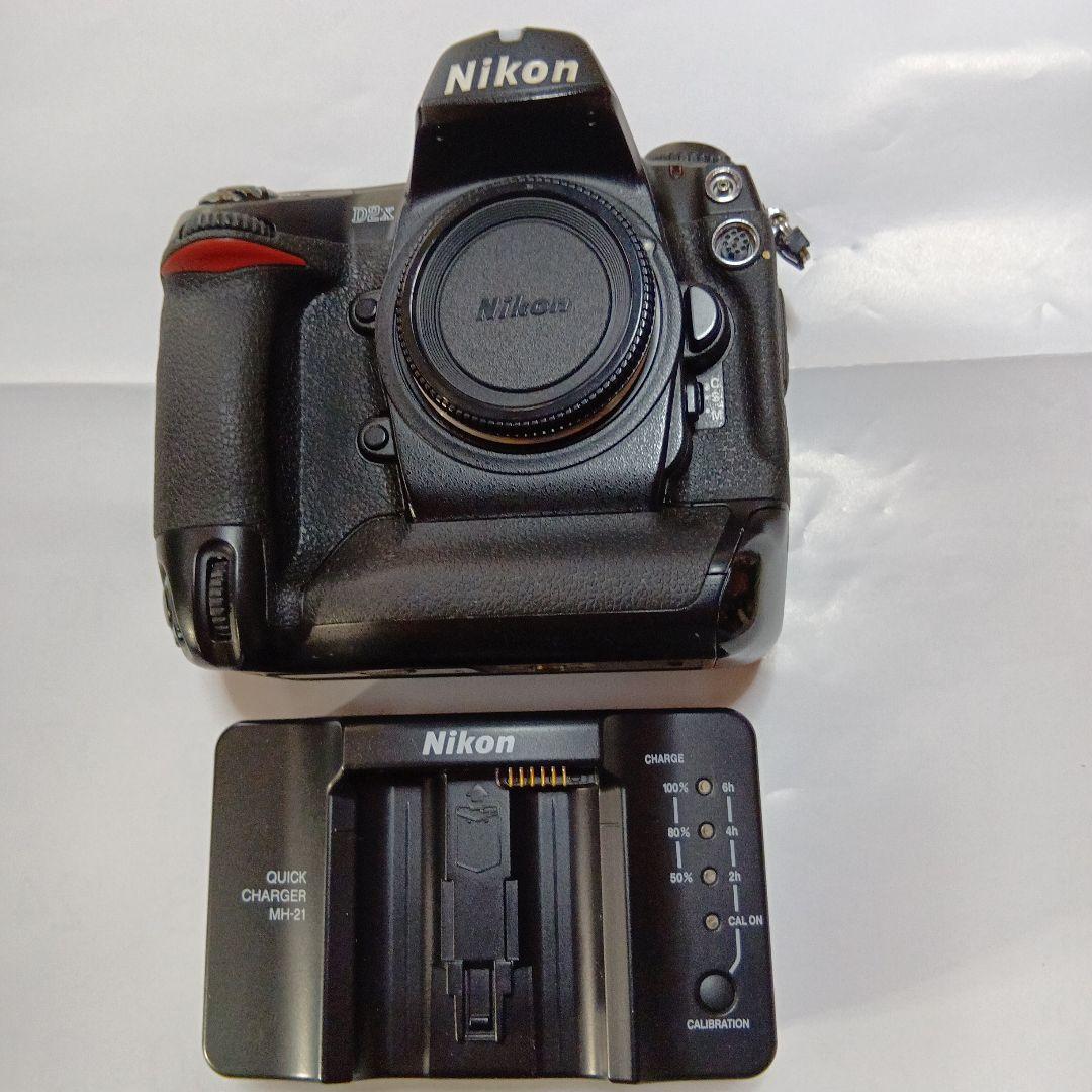 Nikon D2X デジタル一眼レフカメラ 本体と充電器