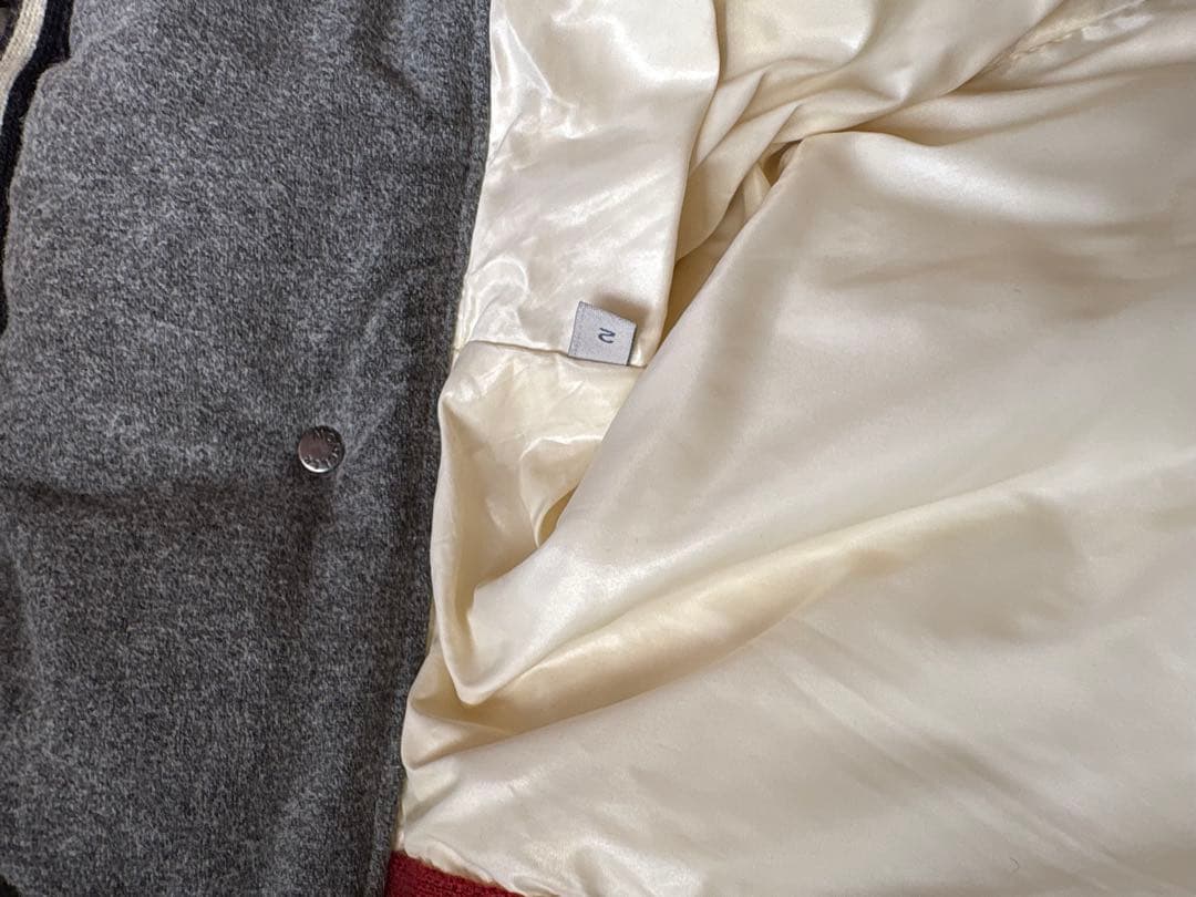 モンクレールグレー フード付きダウンジャケット