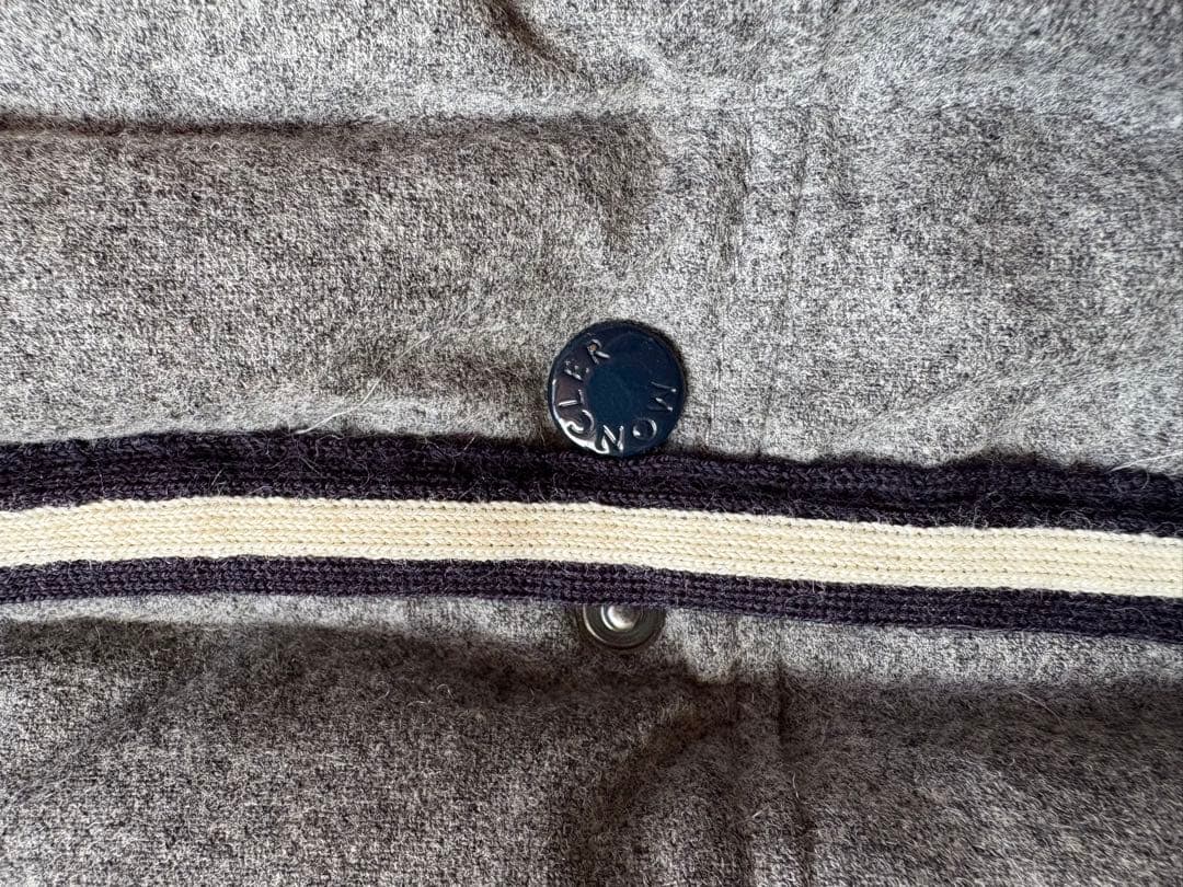 モンクレールグレー フード付きダウンジャケット