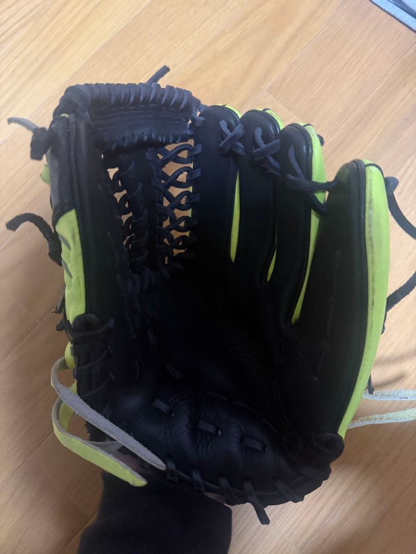 スラッガー 黒/黄緑 グローブ 鳥谷モデル