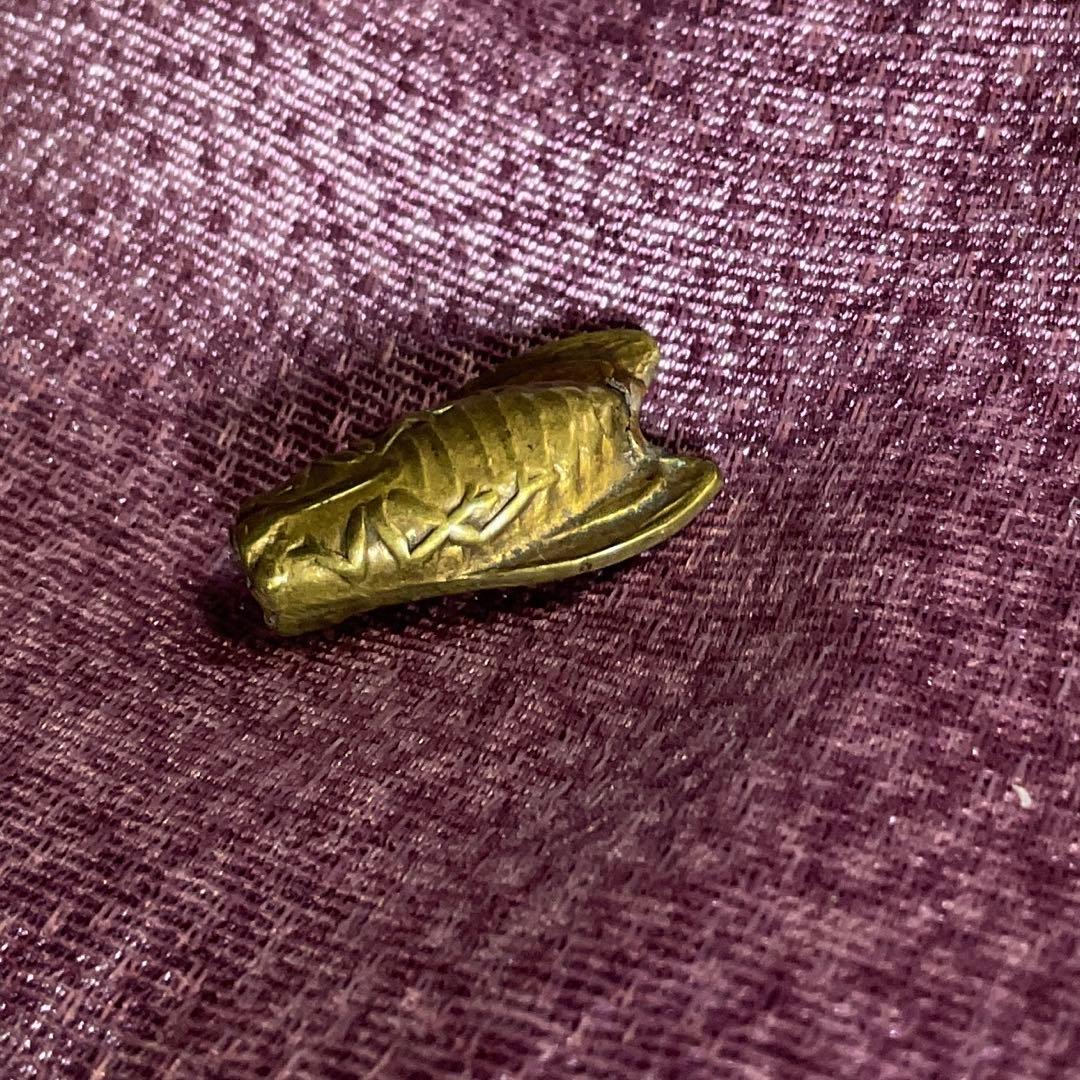 金色 セミ型装飾品　　根付　緒締　骨董　古道具　時代