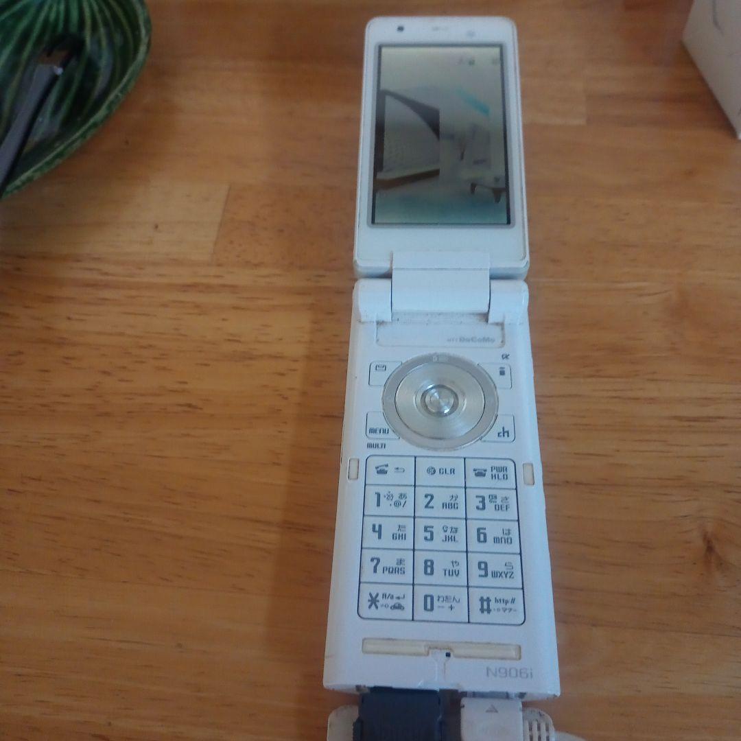ドコモN906i 折りたたみ式携帯電話 ホワイト 2MPカメラ