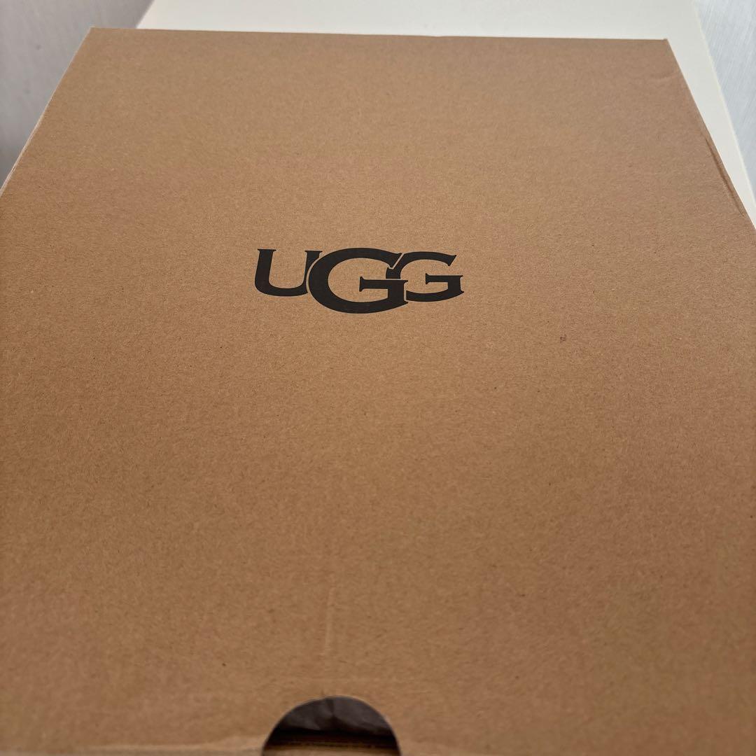 UGG シルバー　6W Classic Msxi Short23