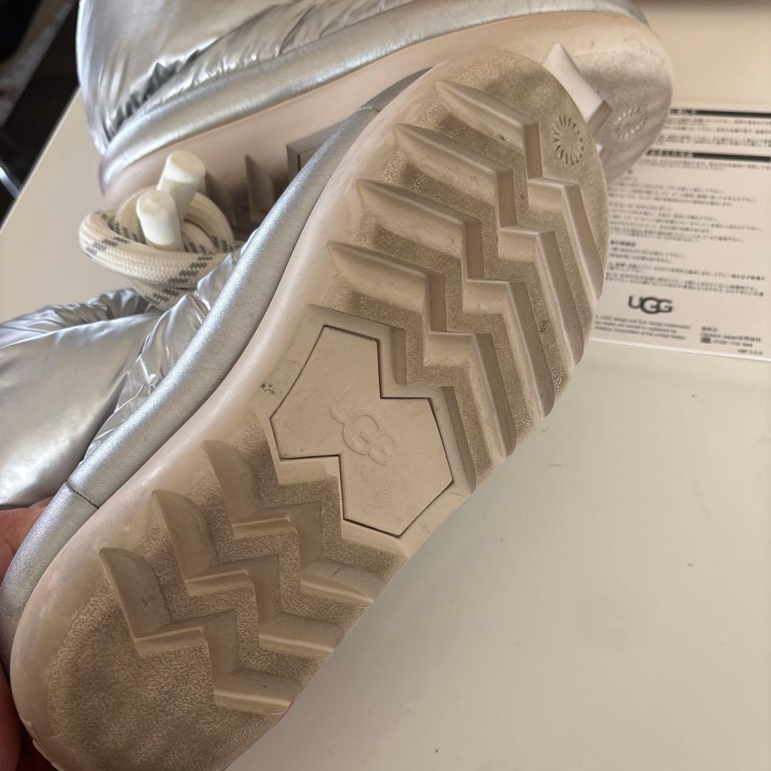UGG シルバー　6W Classic Msxi Short23