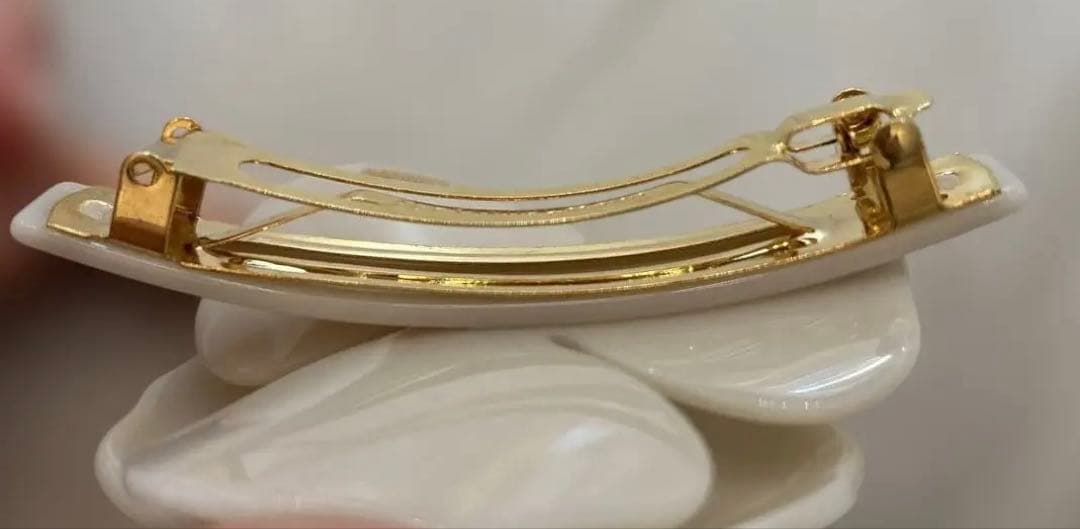 ALEXANDRE DE PARIS バレッタ カメリア ホワイト