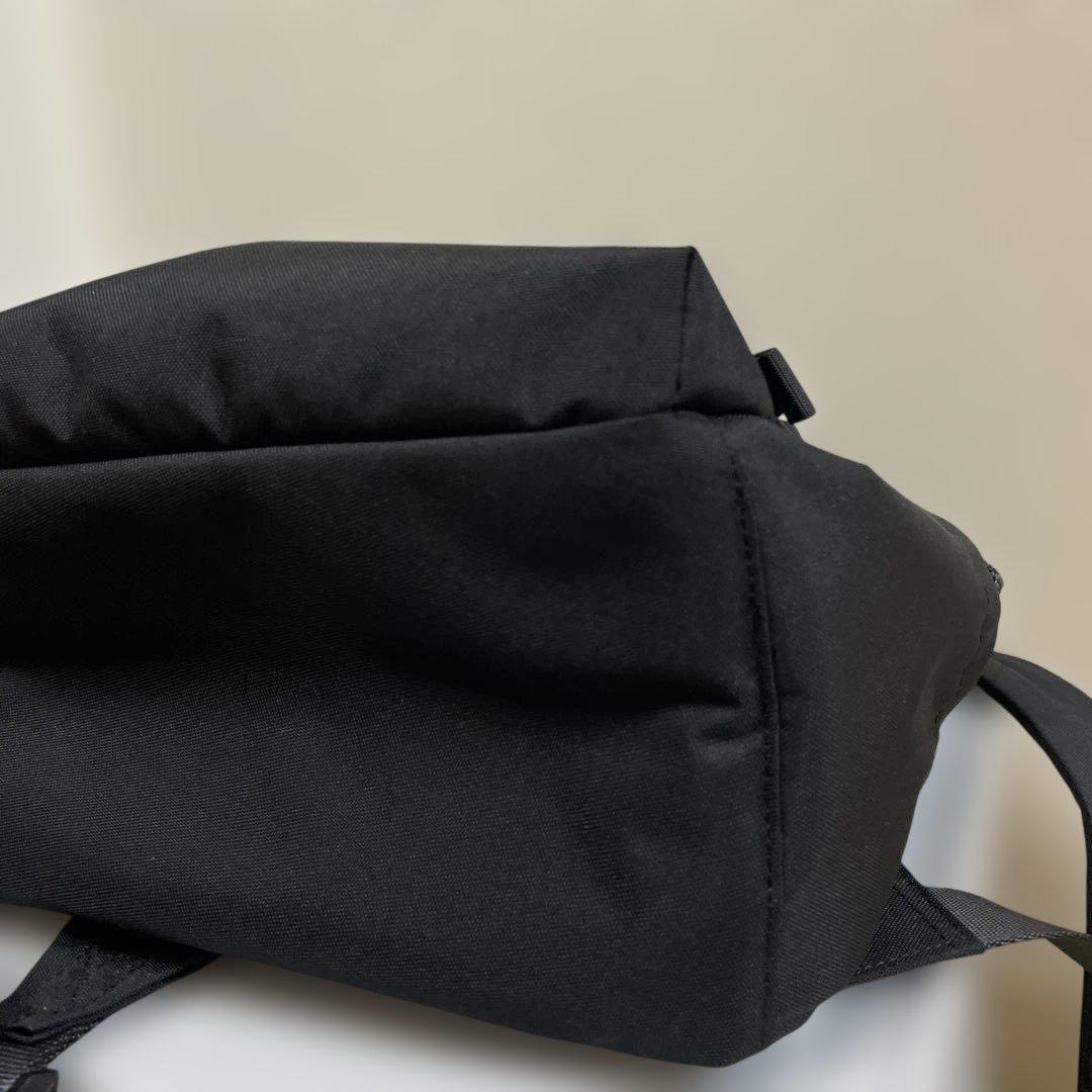 MARY QUANT オールブラックシンプルロゴ リュック　黒