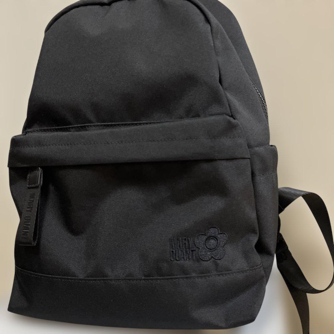MARY QUANT オールブラックシンプルロゴ リュック　黒