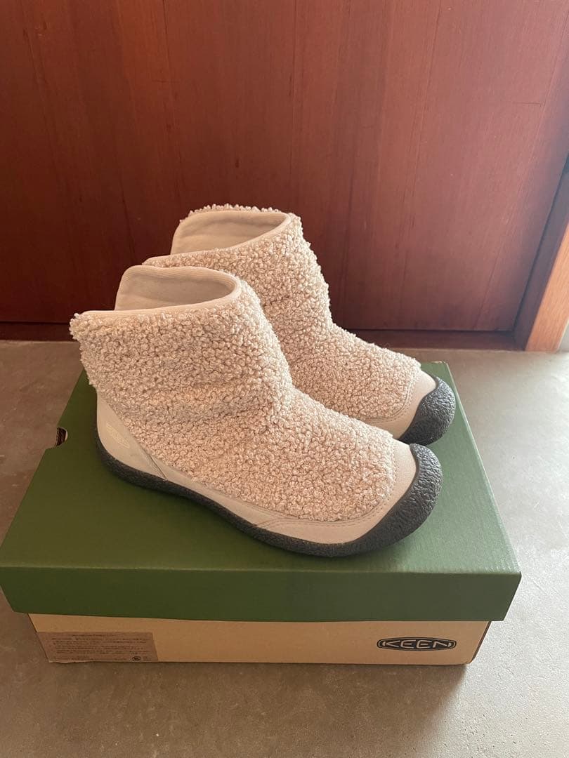KEEN ハウザー フォールドダウン ボア　ブーツ 24㎝