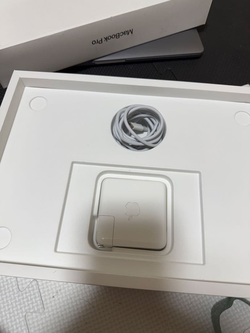 MacBook pro 2022 M2 8GBメモリ 256G