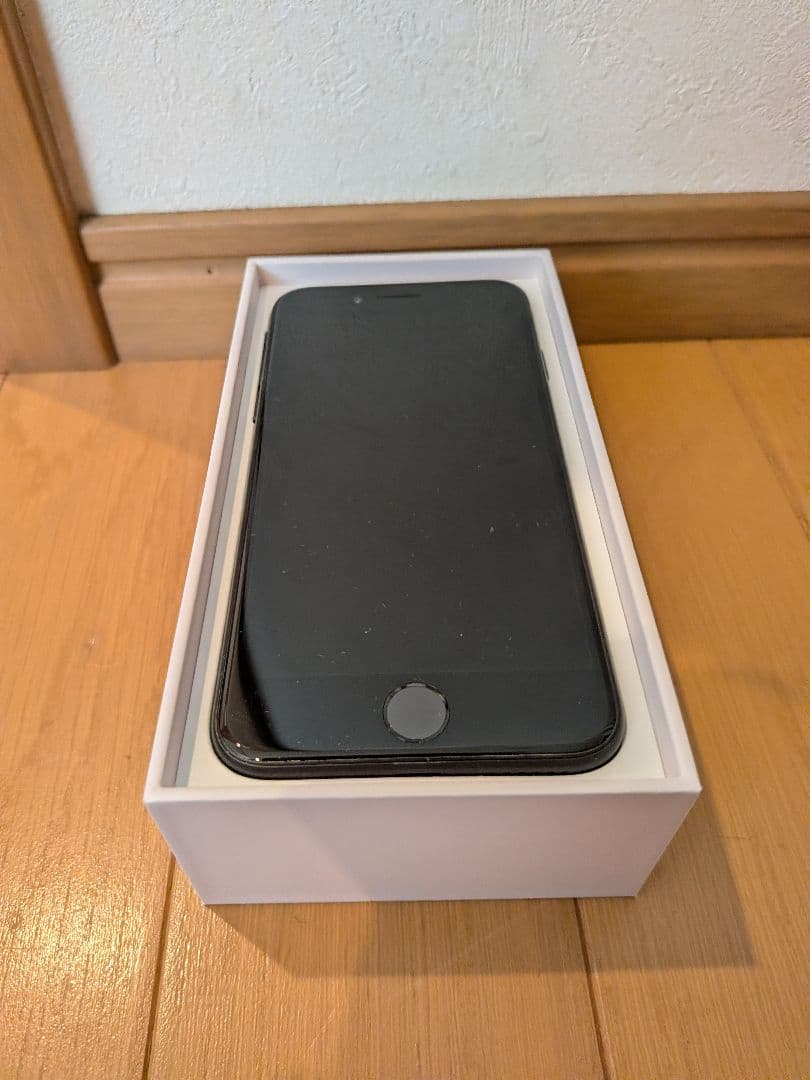 iPhone SE (第2世代) ブラック　64GB　バッテリー95％