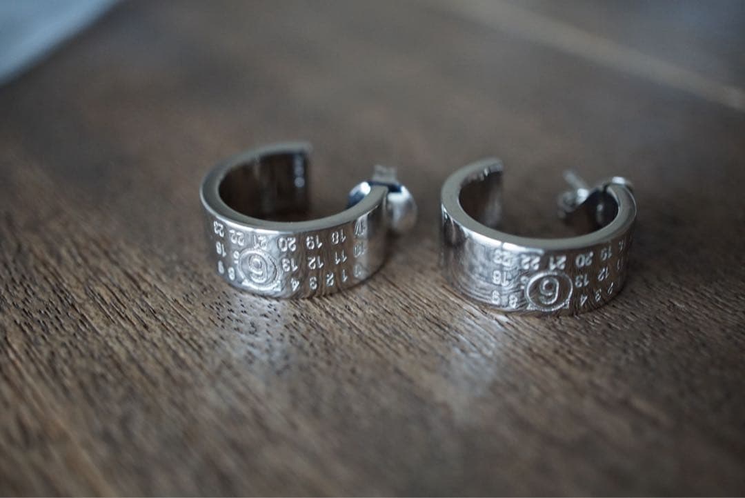 メゾンマルジェラ MM6 カレンダー シルバー フープピアス MARGIELA