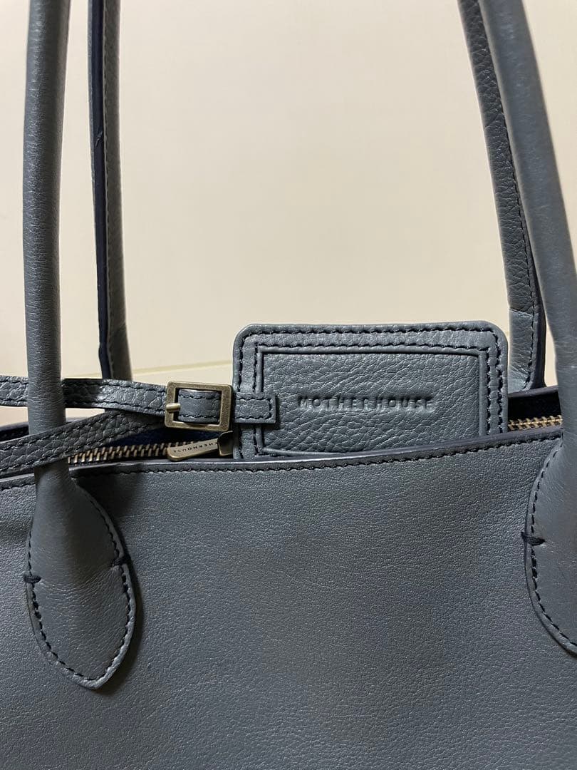 【美品】マザーハウス/レザー トートバッグ/A4可/グレー/本革/チャーム付き
