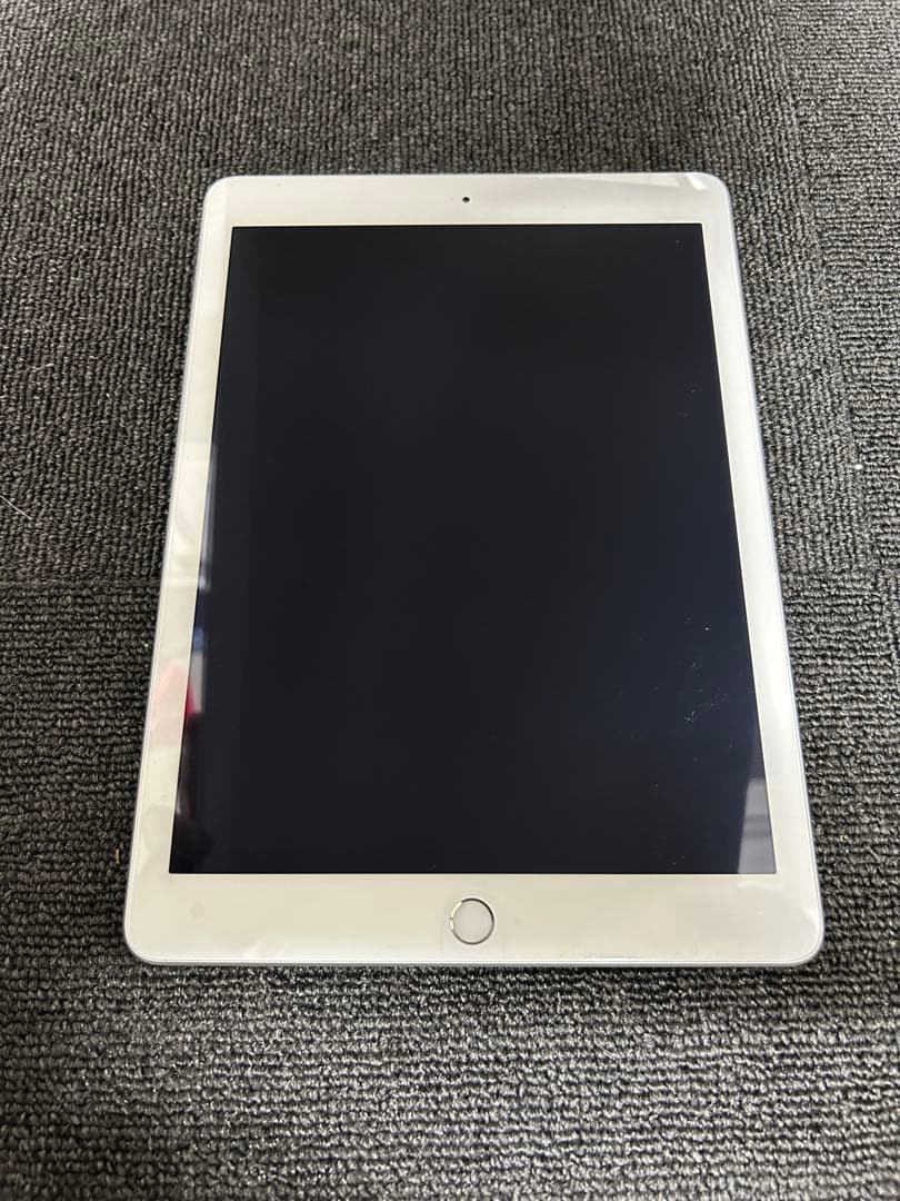 Apple iPad (第5世代) A1822 シルバー 本体のみ
